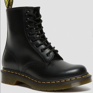 Dr Martens 1460 smooth leather combat boot US 8 women brand new